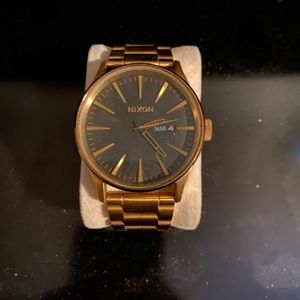 Nixon sentry SS - gold w/ black face